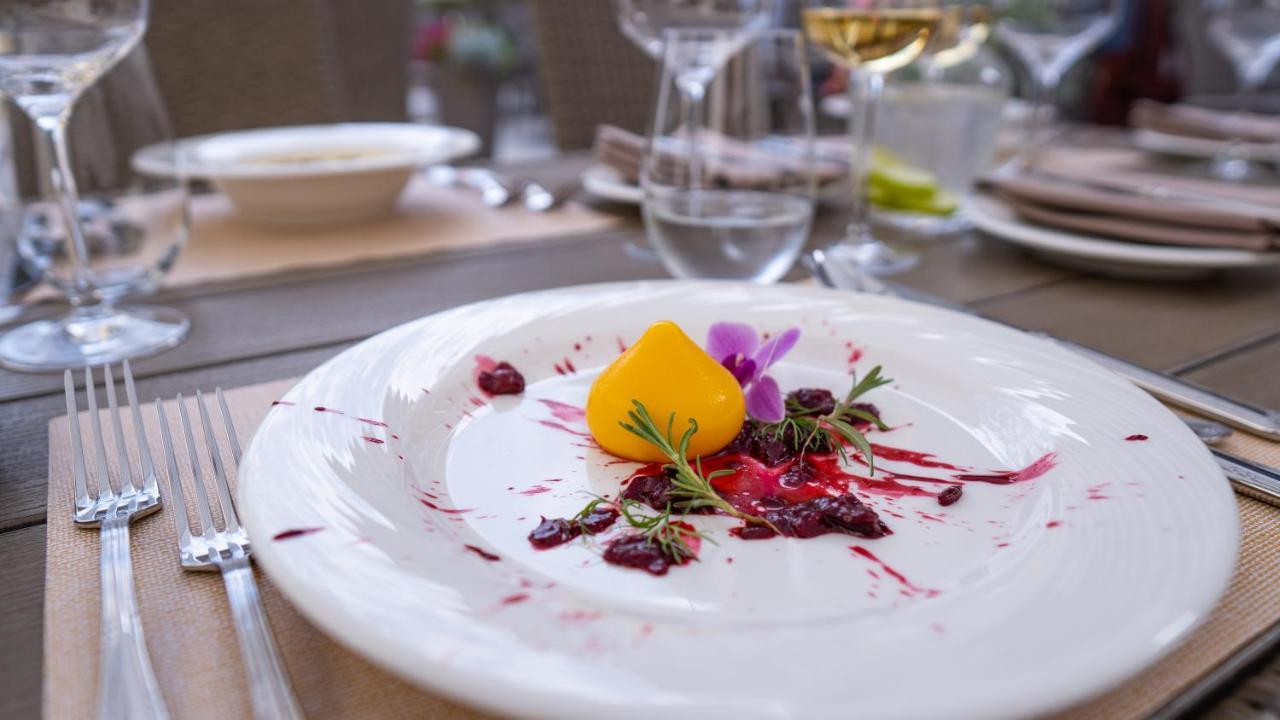 Boutique Odyseja & Spa Ciechocinek Exterior foto A plate of food