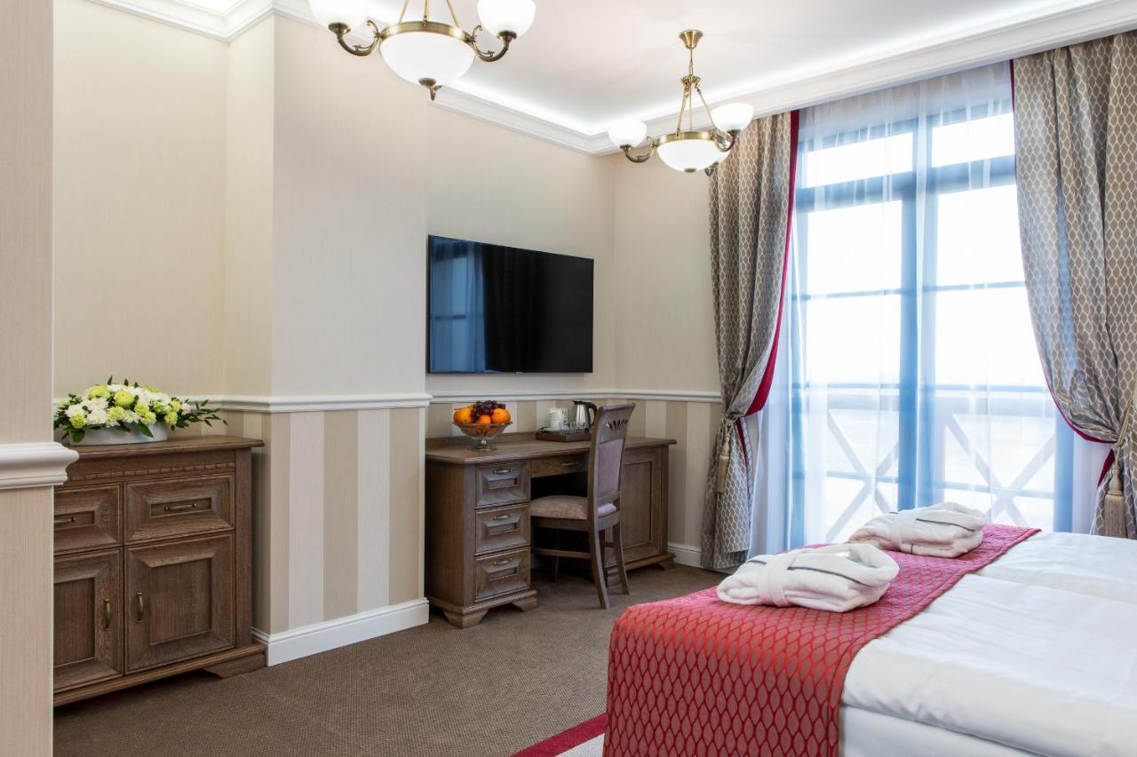 Boutique Odyseja & Spa Ciechocinek Exterior foto A room at the hotel